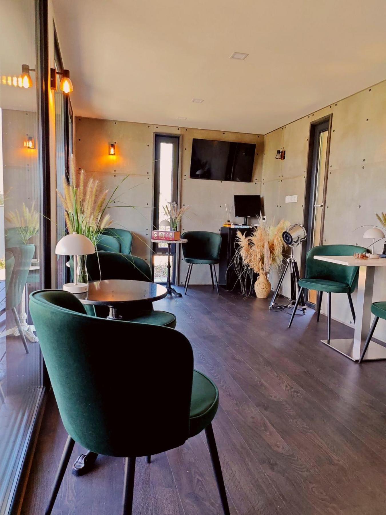 Casa Slarku - Luxury Container Apartment Miskolc